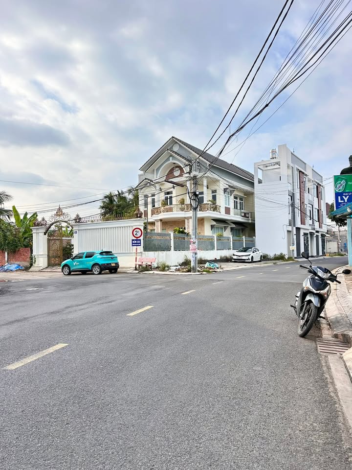 Đất nền góc 2 mặt tiền tại đường Phạm Hữu Lầu, Cần Thơ - Giá chỉ 2.45 tỷ!