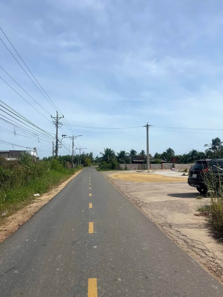 Đất thổ cư mặt tiền nhựa xã Hàm Liêm 1.221m² giá 3.6 tỷ - Cơ hội đầu tư tuyệt vời!