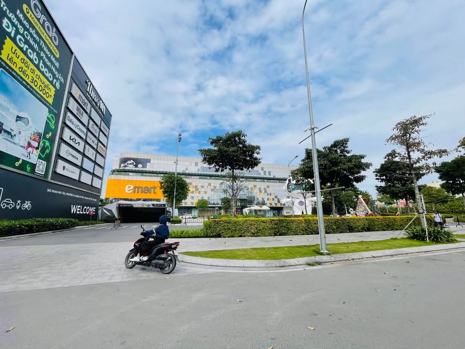 Nhà phố Gò Vấp 81.2m² giá 5.85 tỷ - Hẻm xe hơi, gần Emart Phan Huy Ích!