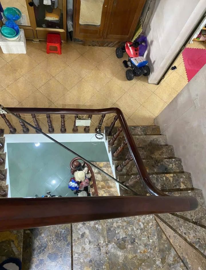 Nhà 2,5 tầng mặt đường Đặng Dung, 80m² giá 4 tỷ - Kinh doanh thuận lợi!