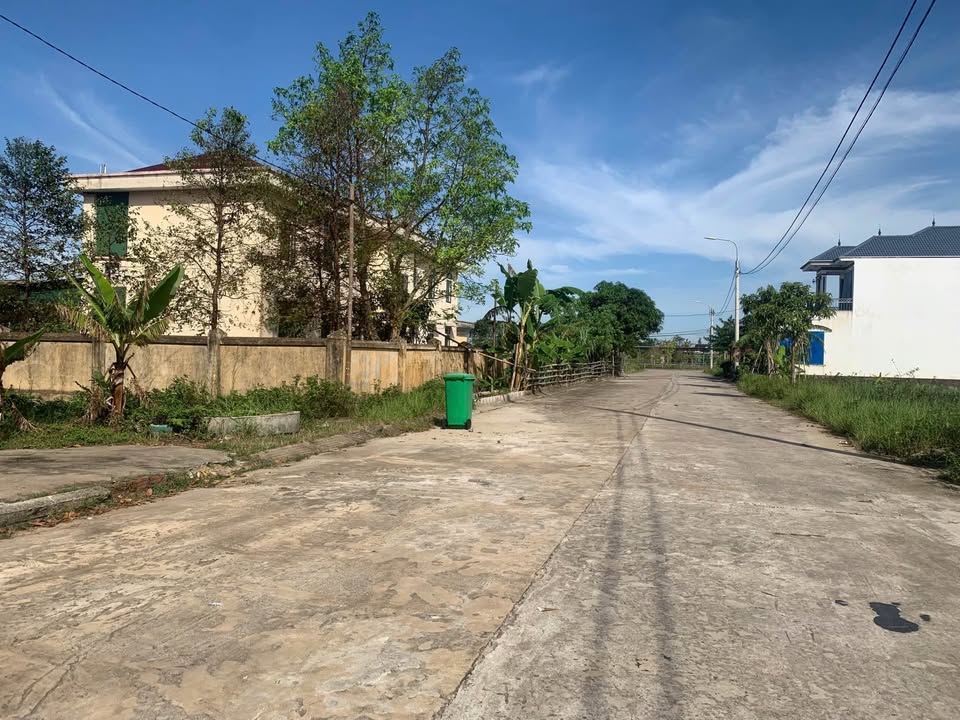 Đất nền Thạch Hưng Hà Tĩnh 160m² giá 3.7 tỷ - Đường rộng, vị trí thuận lợi!