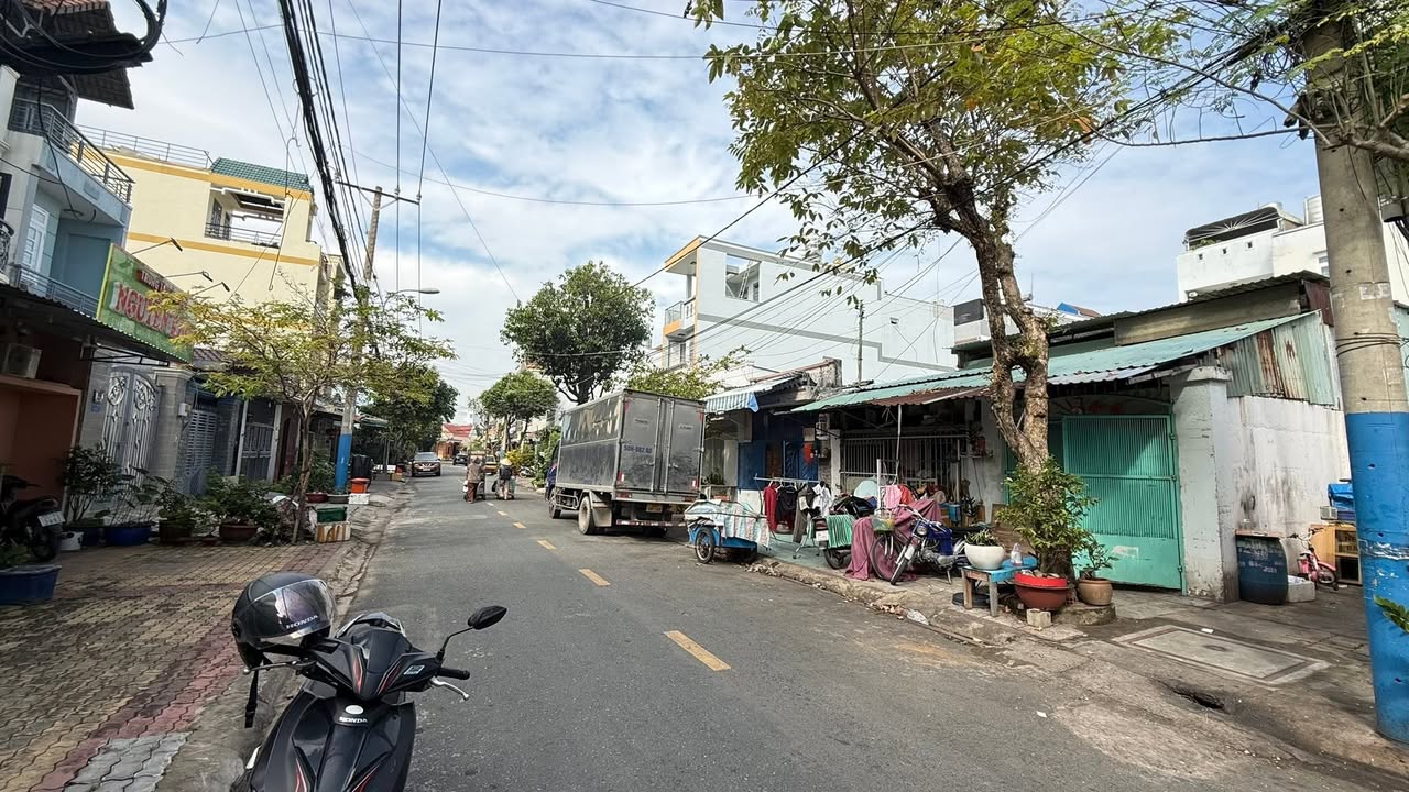 Nhà cấp 4 Phước Bình Quận 9 114m² giá 10.5 tỷ - Căn góc 2 mặt tiền hiếm có!