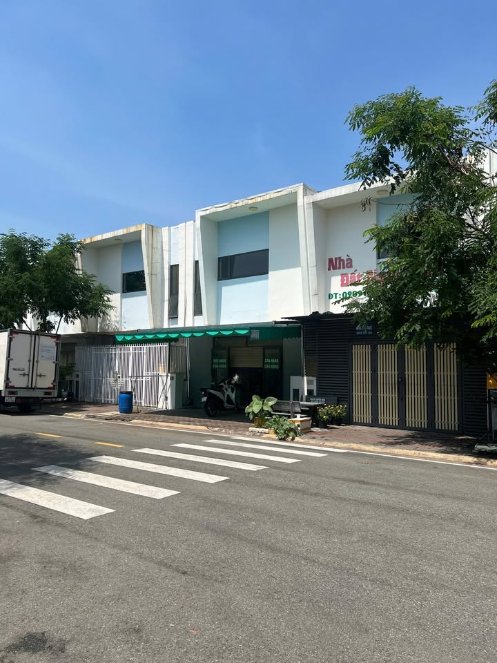 Nhà phố Ecohome 1, Bến Cát 60m² giá 1.9 tỷ - Sổ đỏ chính chủ, thiết kế hiện đại!