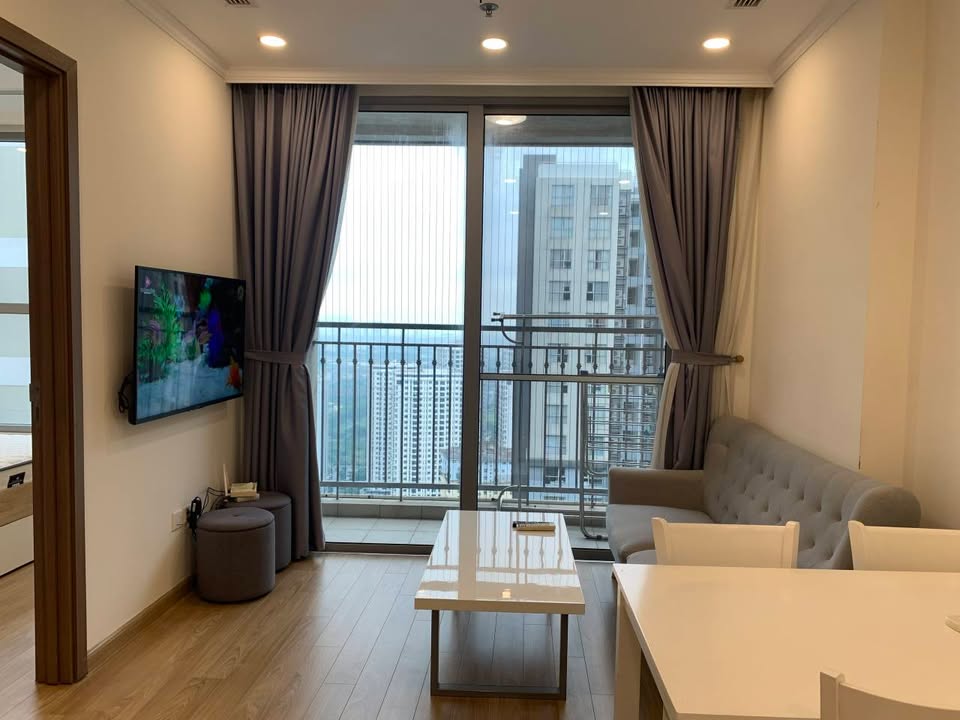 Căn hộ Vinhomes Gardenia Hàm Nghi 57m² giá 15.5 triệu - Nội thất đầy đủ, sẵn sàng vào ở!