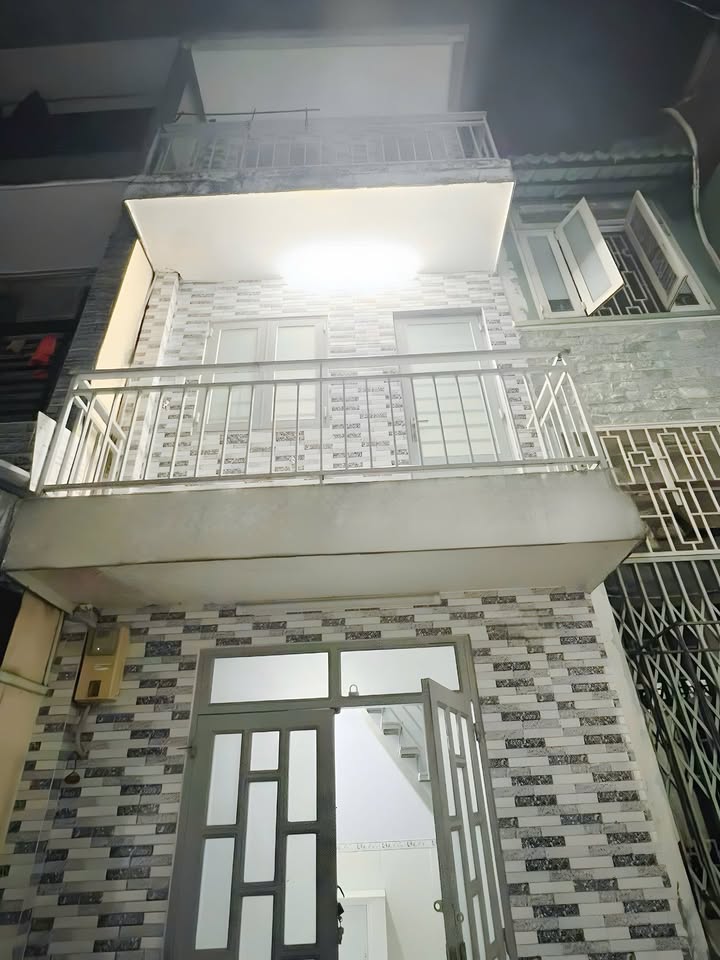 Nhà cho thuê hẻm Lý Thái Tổ Q10 18m² - Phù hợp cho gia đình nhỏ!