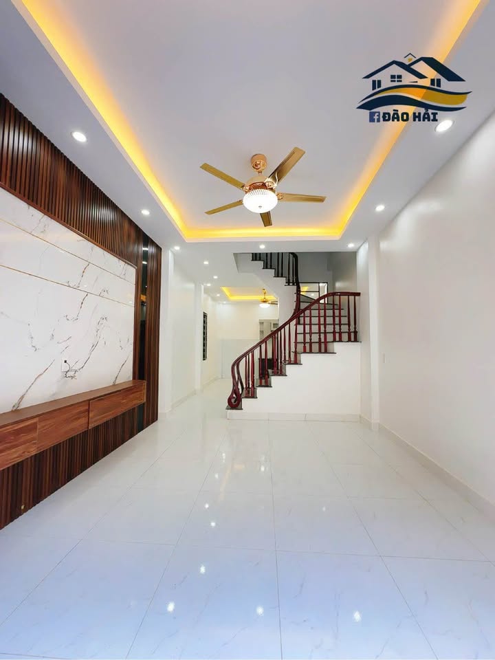 Nhà 3 tầng Trần Lãm - 45m² giá 2.15 tỷ - Vị trí trung tâm, tiện ích đầy đủ!