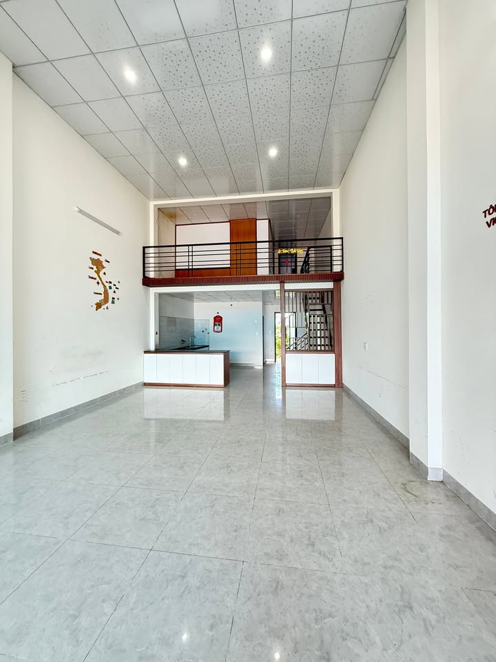 Nhà cấp 4 mặt tiền Lê Hồng Phong, Đức Trọng, Lâm Đồng - 100m², giá 5.9 tỷ - Kinh doanh thuận lợi!