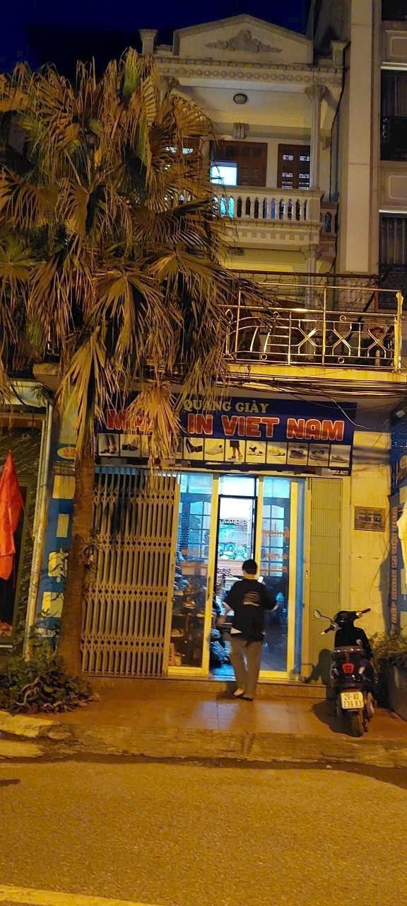Nhà mặt phố Hoa Lâm, Long Biên 111m² giá 25 tỷ - Kinh doanh đắc địa, chính chủ!