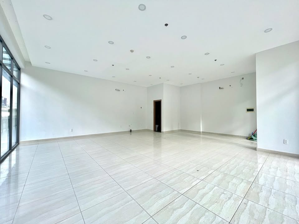 Shophouse cho thuê tại Bcons Plaza Dĩ An 15 triệu/tháng - Vị trí đắc địa, sẵn sàng kinh doanh!