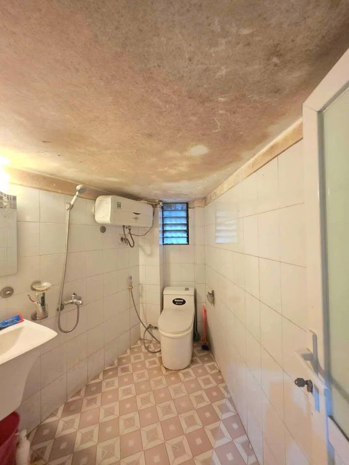 Nhà mặt phố 30m² Dương Quảng Hàm giá 13.7 tỷ - Kinh doanh đắc địa!