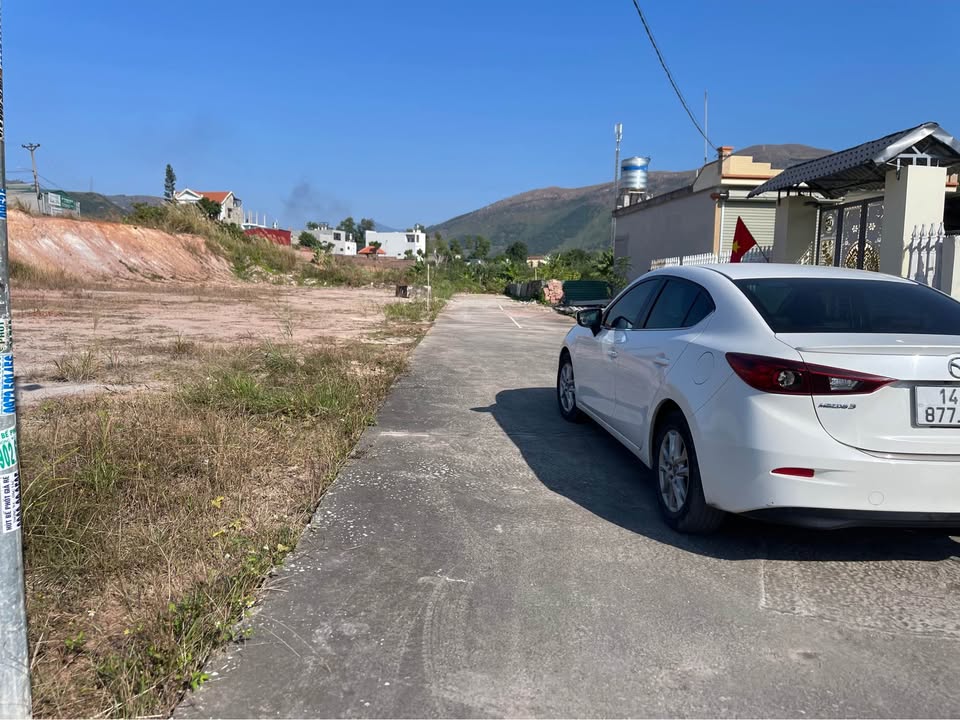 Đất nền 100m² tại Uông Bí giá 800 triệu - Hướng Đông, sẵn sàng xây dựng!