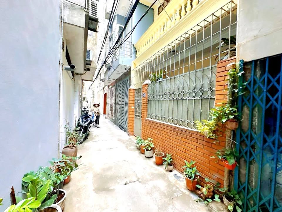 Nhà phân lô đẹp tại phố Hoa Bằng, Cầu Giấy, 47m² giá 10.5 tỷ - Sổ đỏ chính chủ!