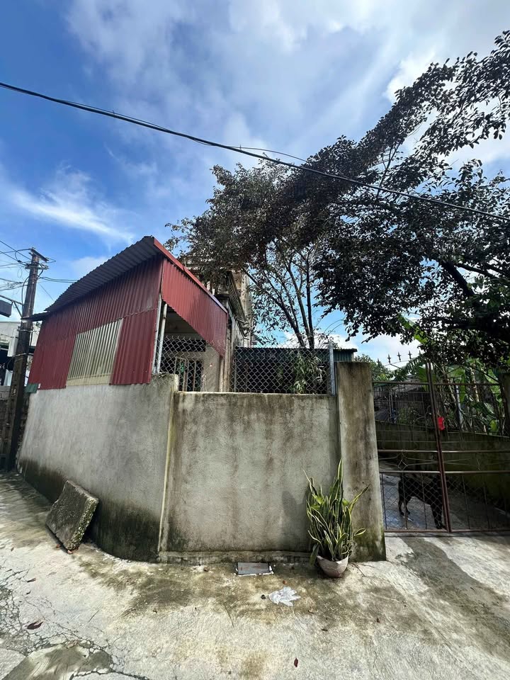 Nhà 2 tầng chính chủ phường Quảng Thành 164m² giá 1 tỷ - Sân ô tô vào tận nơi!