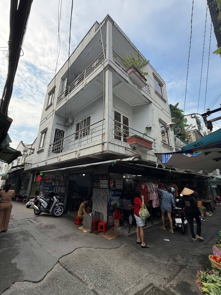 Nhà cho thuê hẻm Hậu Giang, quận 6, diện tích 54m² giá 10 triệu - Góc 2 mặt tiền tiện lợi!