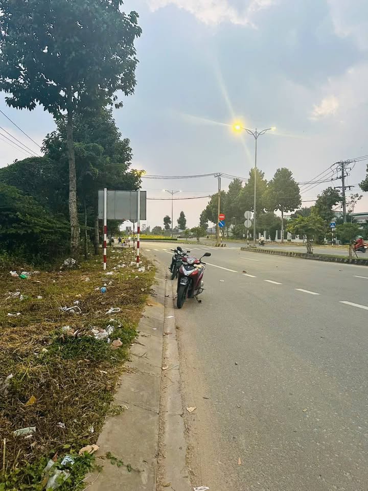 Bán đất mặt tiền đường Huỳnh Tấn Phát, Phú Khương 1800m² giá 23 tỷ - Đầu tư sinh lời lý tưởng!