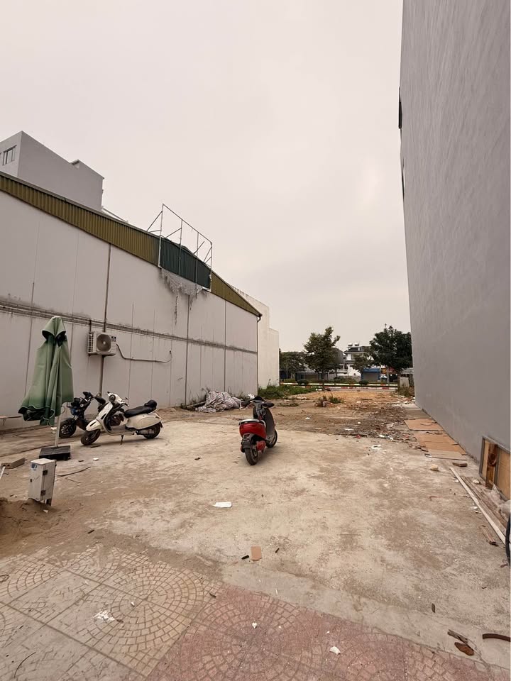 Đất cho thuê 180m² tại phố Nguyễn Đức Cảnh, Mai Pha - Phù hợp cho nhiều loại hình kinh doanh!