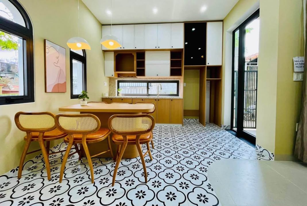 Nhà đẹp 2 tầng Đào Duy Tùng, TP Huế 73m² giá 2.9 tỷ - Ô tô tận nơi, đầy đủ nội thất!