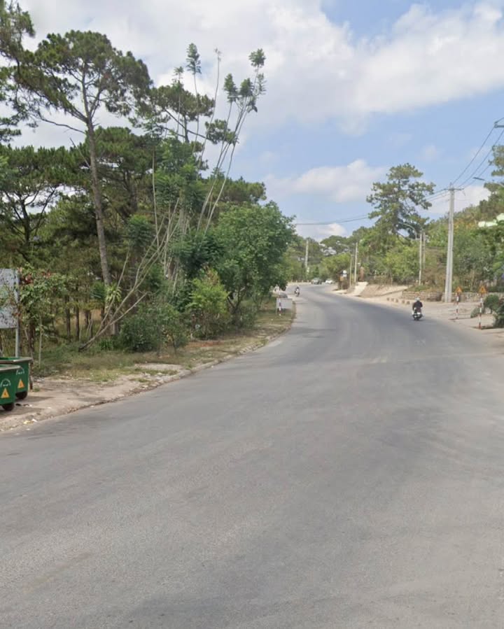 Đất mặt tiền đường Hùng Vương Đà Lạt 2242m² giá chỉ 75 tỷ - Đầu tư sinh lời tuyệt vời!