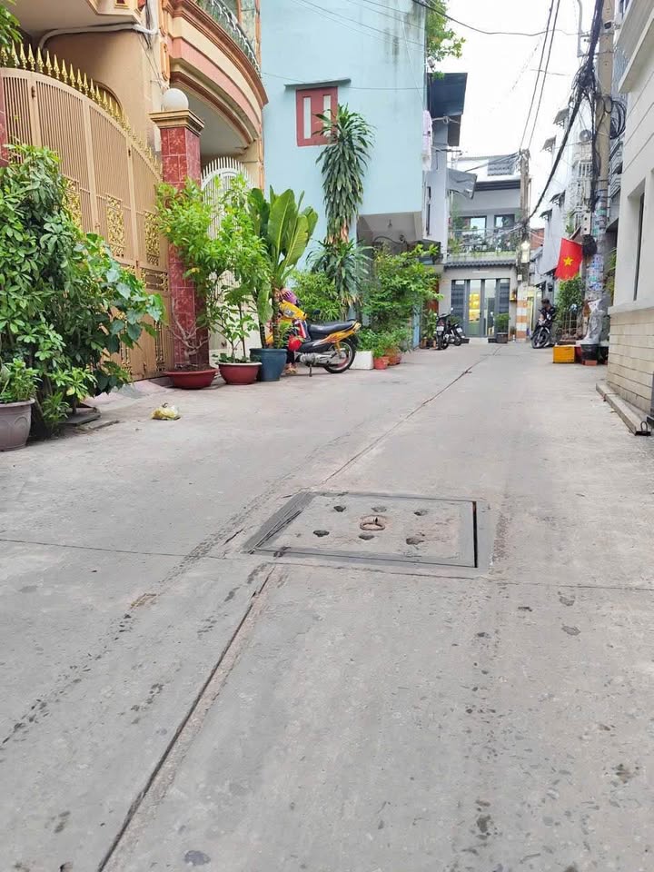 Nhà phố 96m² tại Lạc Long Quân, Tân Bình - Hẻm ô tô vào tận nơi!