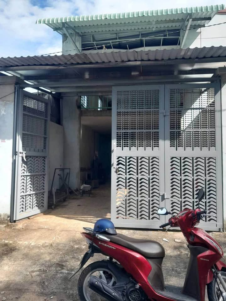 Kho xưởng 180m² tại ấp Cây Da, Tân Phú Trung - Giá chỉ 2.2 tỷ, pháp lý rõ ràng!