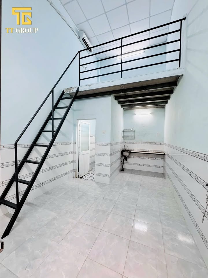 Phòng trọ hẻm 233 Nguyễn Văn Cừ, 28m² giá 2.2 triệu - Nhiều tiện nghi hiện đại!