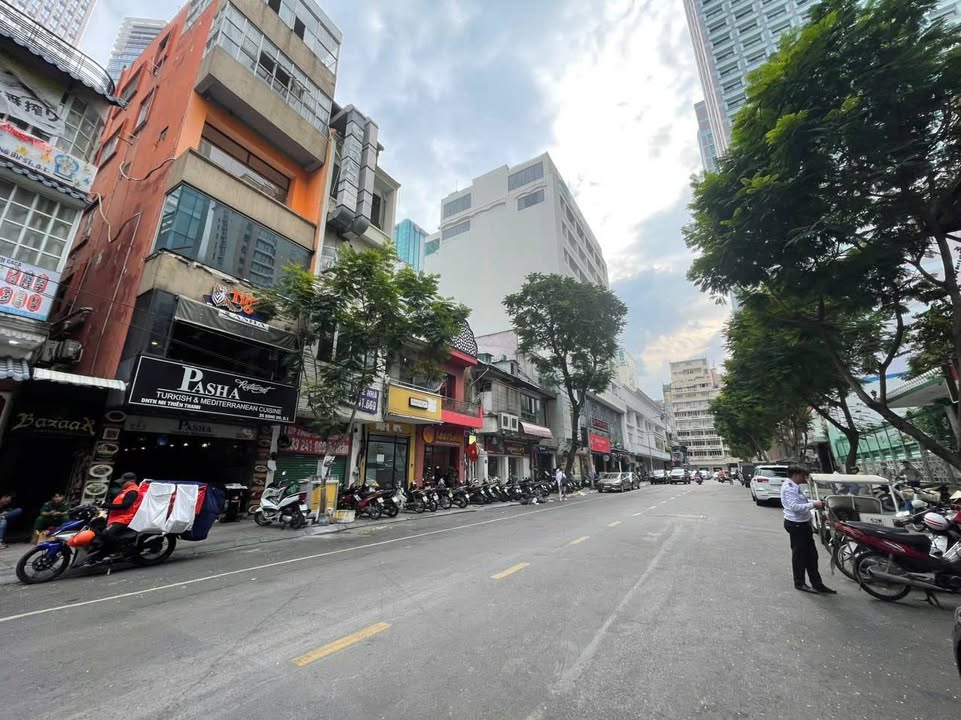 Mặt tiền phố Đông Du, quận 1, 48.5m², cho thuê 135 triệu/tháng - Đầu tư sinh lời ngay!