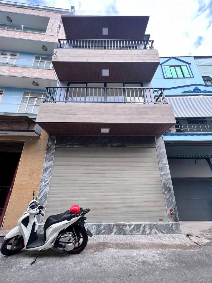 Nhà 3 tầng hẻm nhựa xe tải Lê Đại Hành Q11, giá 6.68 tỷ - Thiết kế hiện đại, tiện ích đầy đủ!
