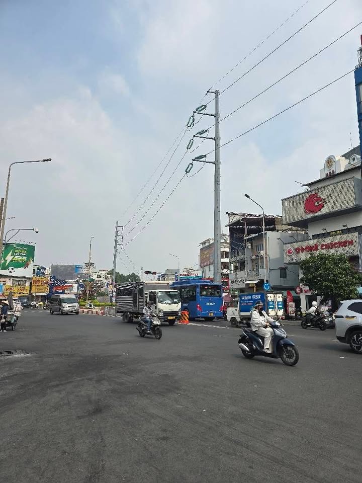 Nhà phố Lạc Long Quân, Quận 11, 164m² giá 38.5 tỷ - Đầu tư sinh lời ngay!