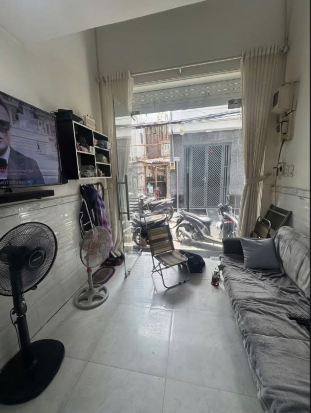 Nhà 4 Tầng Nguyễn Biểu, Quận 5, 20m² giá 5.2 tỷ - Sẵn sàng dọn vào ở ngay!