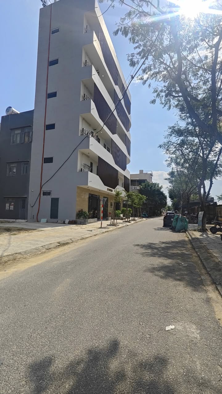 Nhà mặt tiền Đinh Gia Khánh, quận Ngũ Hành Sơn 100m² giá 7.3 tỷ - Đầu tư sinh lời!