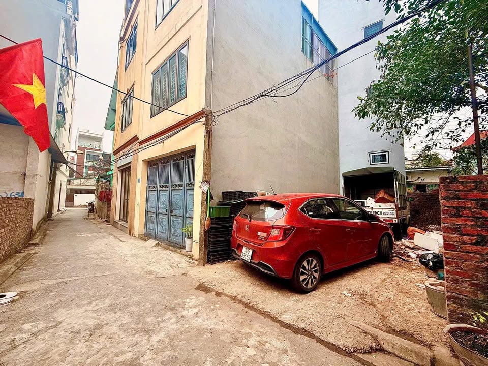 Đất Giang Biên Long Biên 38m² giá 4 tỷ - Ô tô vào đất, sổ đỏ chính chủ!