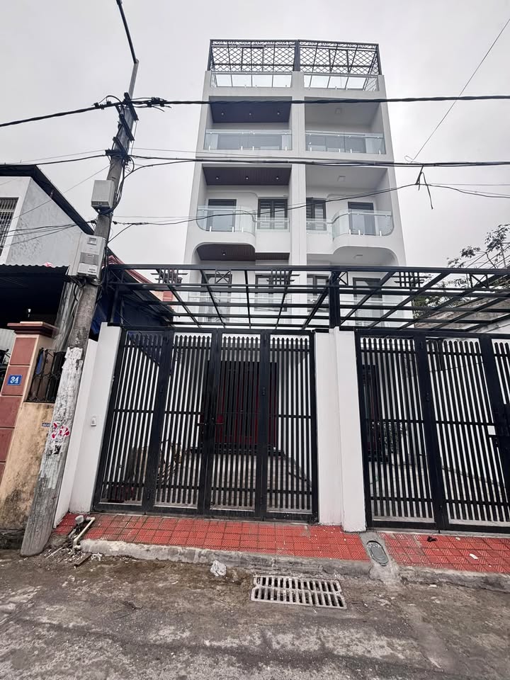 Nhà phố Việt Hưng Long Biên 83m² giá 13.6 tỷ - Thiết kế hiện đại, ô tô vào nhà!