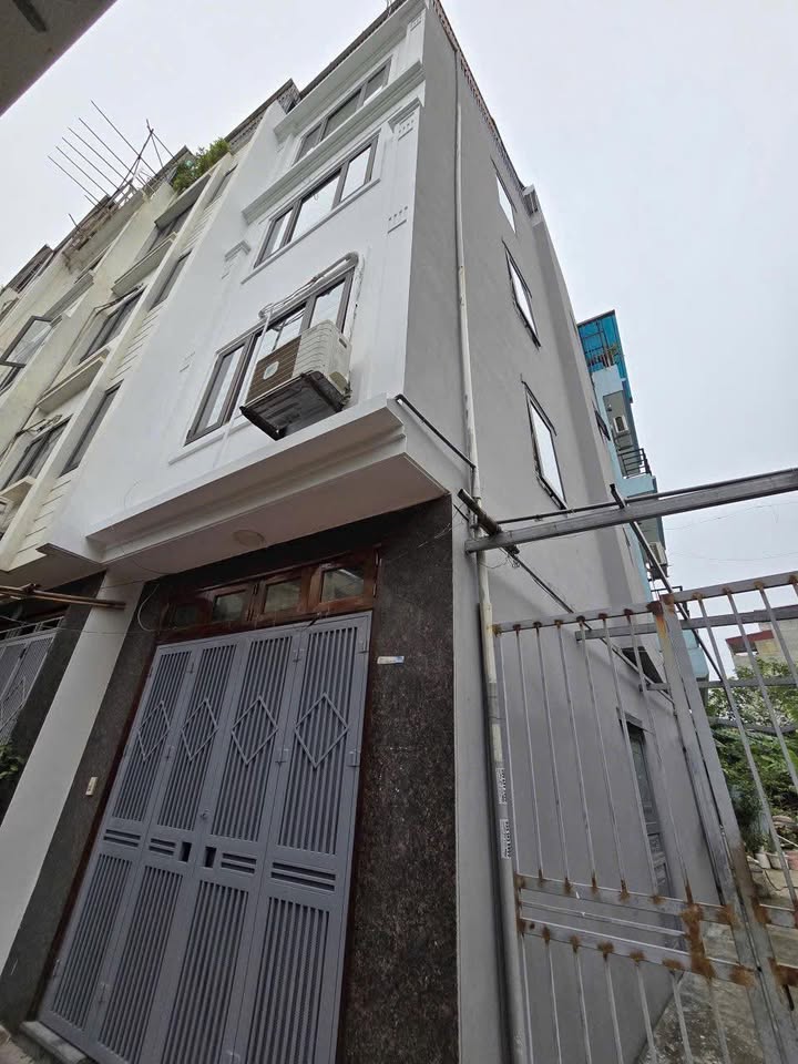 Nhà riêng 31m² Tổ 5 Thạch Bàn, Long Biên - Lô góc, ô tô đỗ trước cửa!