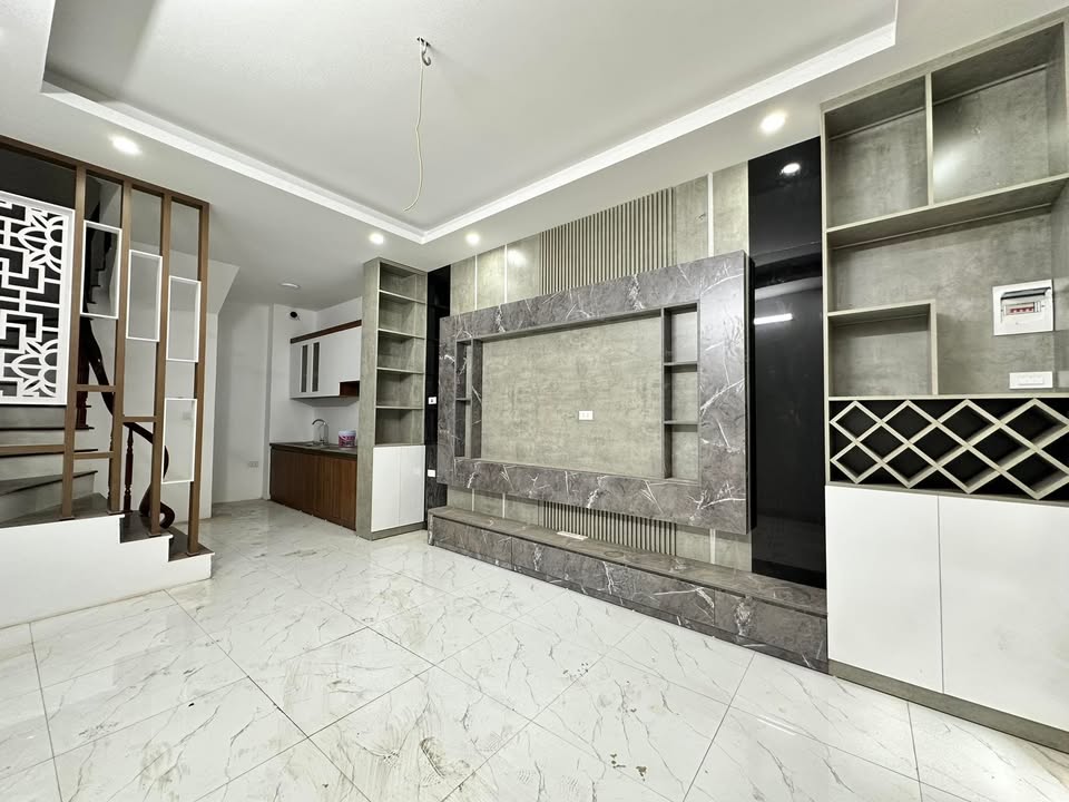 Nhà riêng Thạch Bàn 33m² giá 5.6 tỷ - Full nội thất, ô tô vào tận nơi!