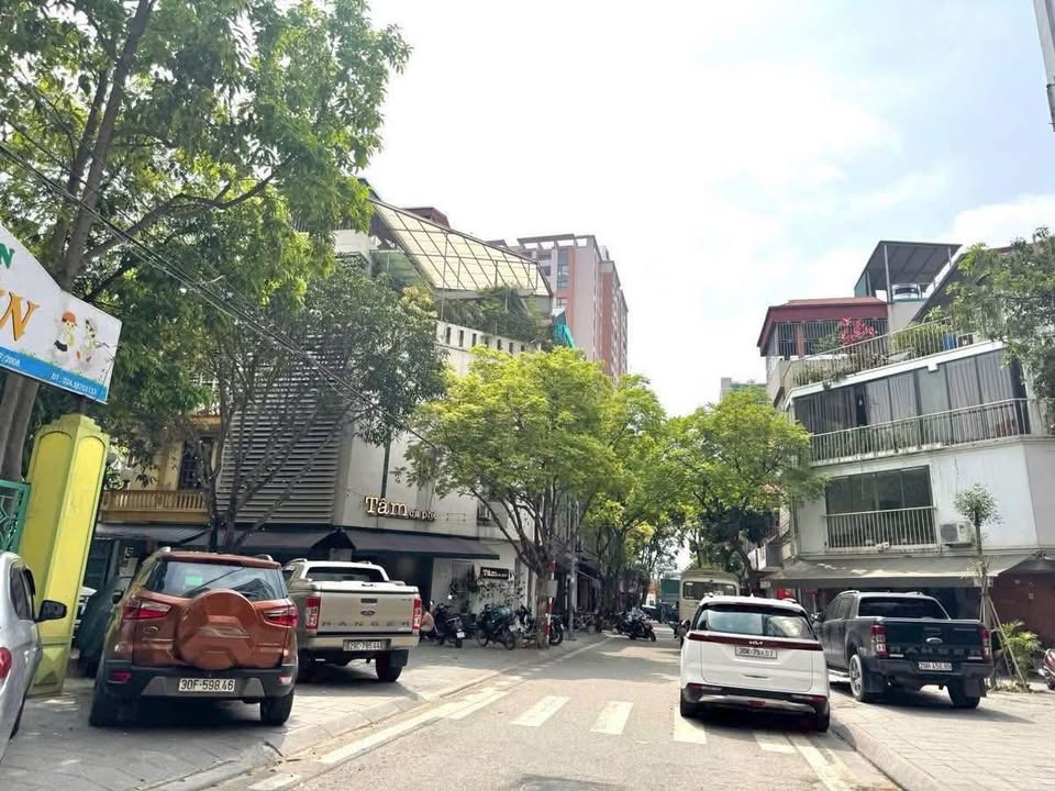 Bán FrontHouse quận Long Biên 90m² giá 26 tỷ - Vị trí đắc địa, kinh doanh sầm uất!