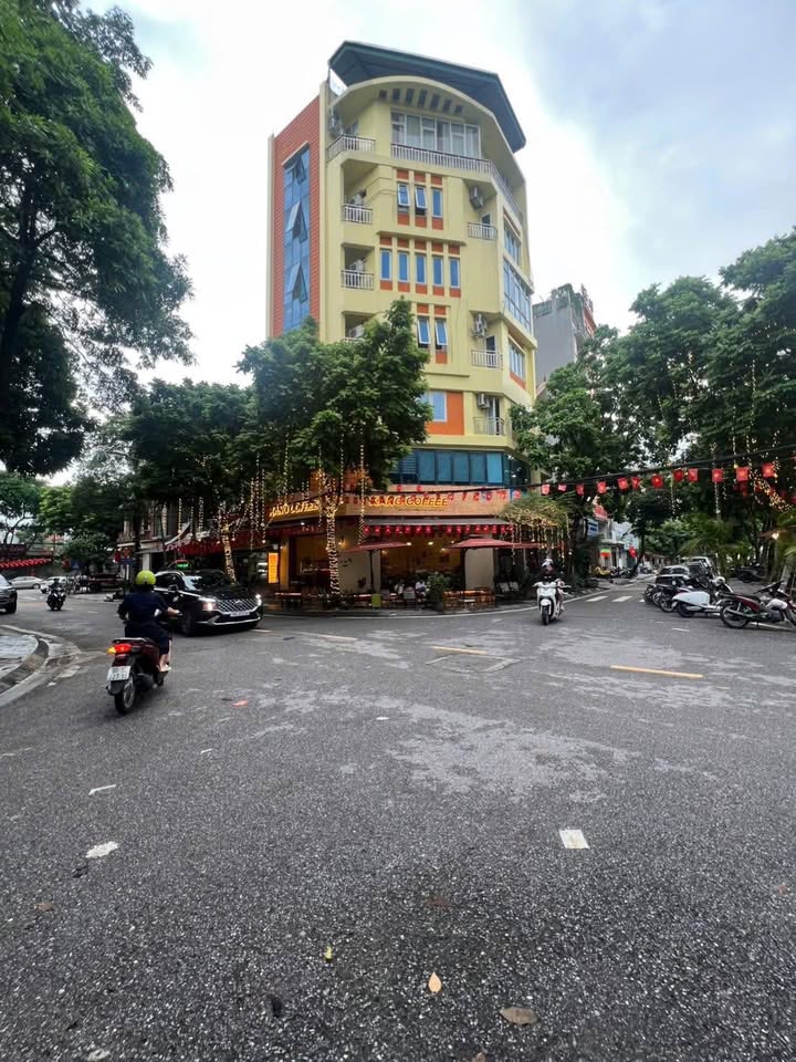 Bán lô góc FrontHouse tại đường Trạm, Long Biên 100m² - Địa điểm kinh doanh lý tưởng!