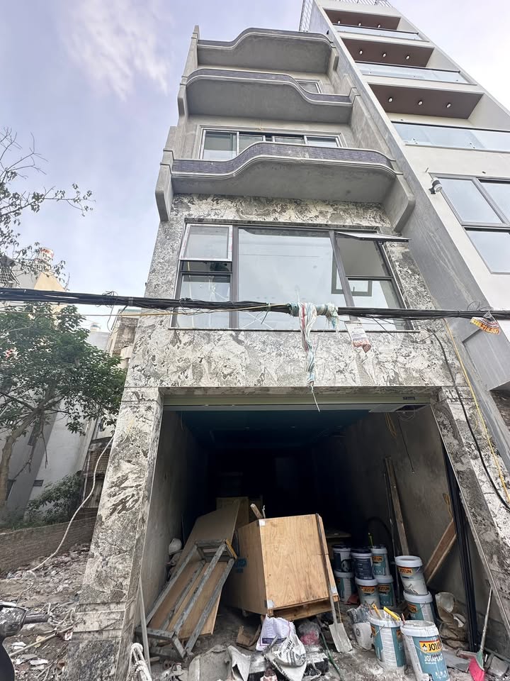 Nhà 6 tầng Thạch Bàn 52m² giá 13.2 tỷ - Gara ô tô, thang máy hiện đại!