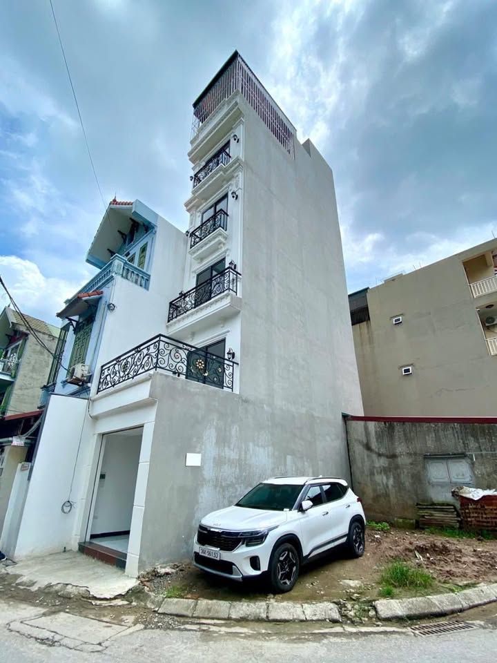 Bán nhà 6 tầng Thạch Bàn 42m² giá 8.85 tỷ - Tiện ích đầy đủ, giao thông thuận lợi!