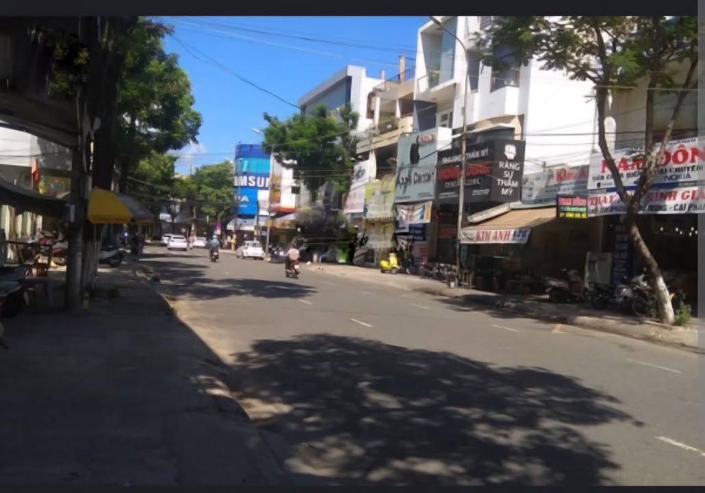 Nhà 2 tầng mặt tiền đường Hoàng Diệu, Đà Nẵng 75m² giá 14.8 tỷ - Cơ hội đầu tư tuyệt vời!