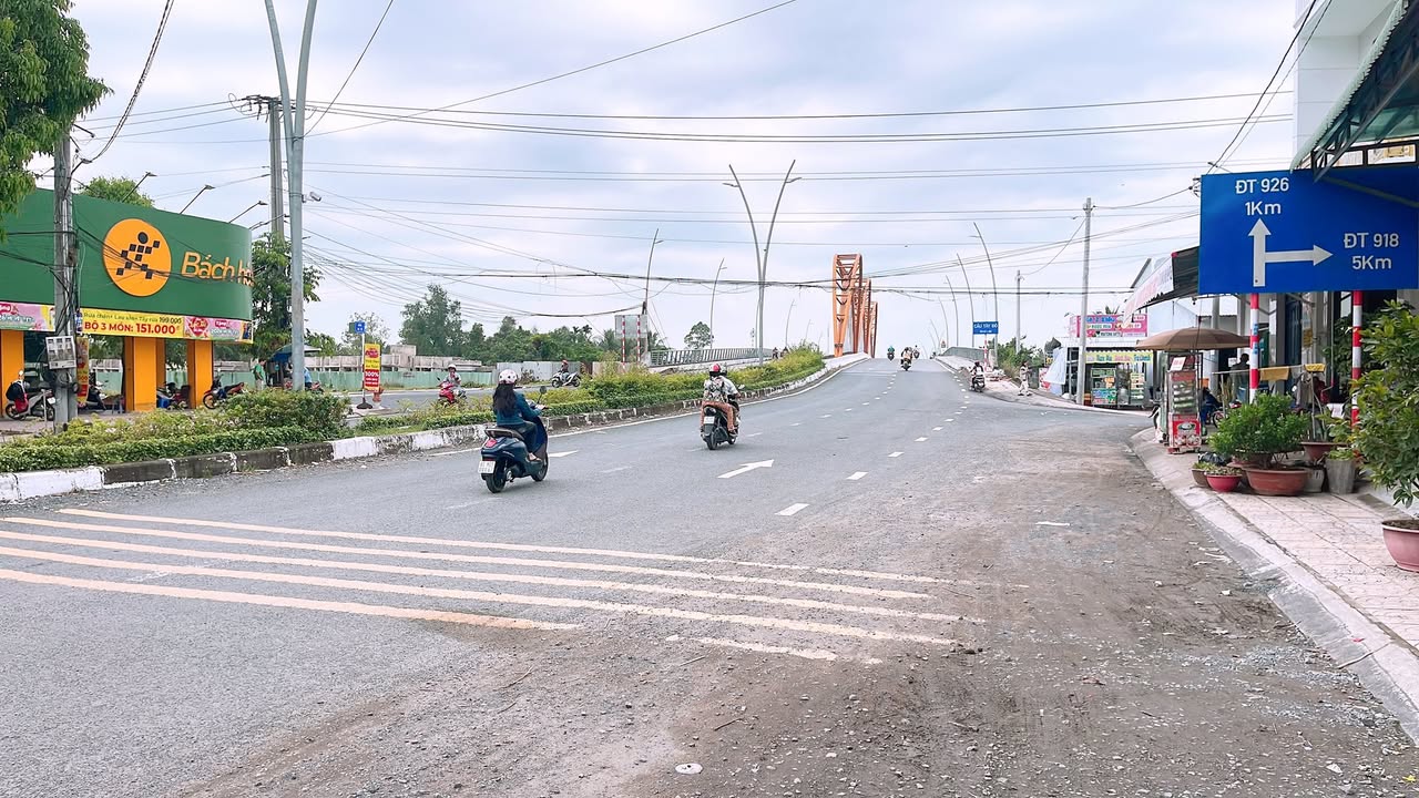 Đất Nền Thương Mại Xã Nhơn Ái - 114m² Giá 2.45 Tỷ - Khu Vực Sầm Uất