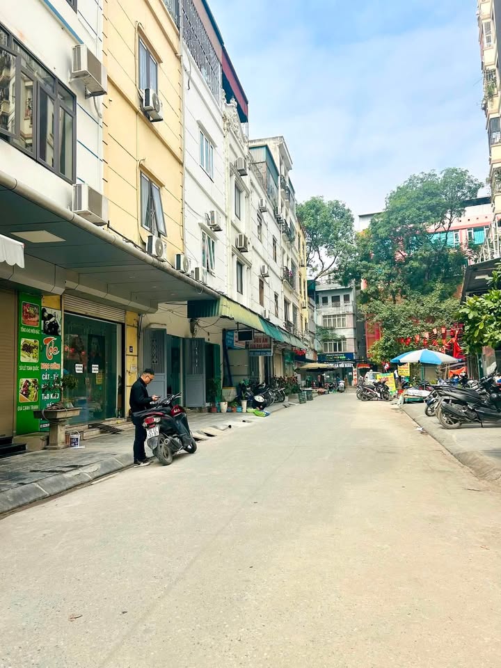 Nhà phố kinh doanh Định Công 38m² giá 13.2 tỷ - Mặt tiền bề thế, ô tô tránh