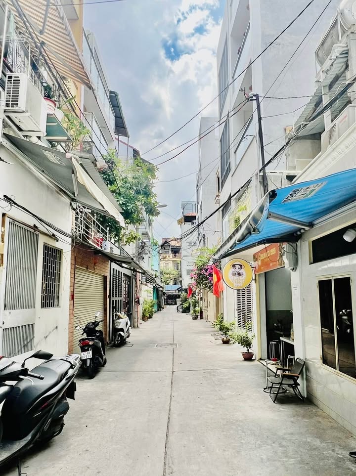 Nhà góc 2 mặt tiền hẻm 6m Thành Thái, Quận 10, 40m² - Pháp lý rõ ràng, giá tốt!