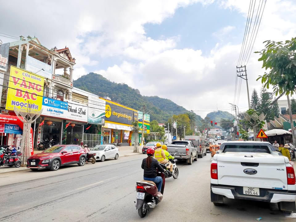 Nhà mặt bằng kinh doanh Mộc Châu 600m² - Vị trí đắc địa, sẵn sàng cho thuê!