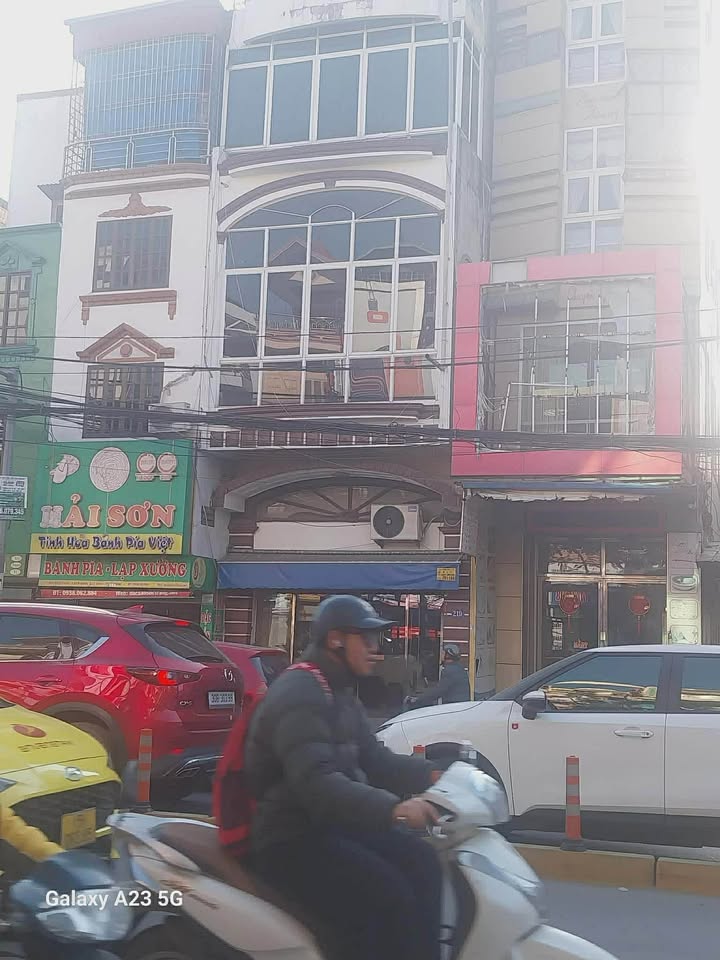 Cho thuê tầng 1 nhà mặt đường Trần Nguyên Hãn 7 triệu - Vị trí kinh doanh đắc địa!