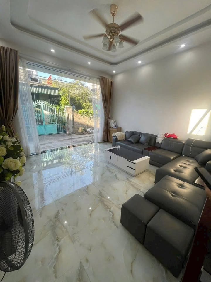 Nhà 3 tầng Cẩm Thuỷ, Cẩm Phả 54m² giá 2 tỷ - Ô tô vào tận nơi!