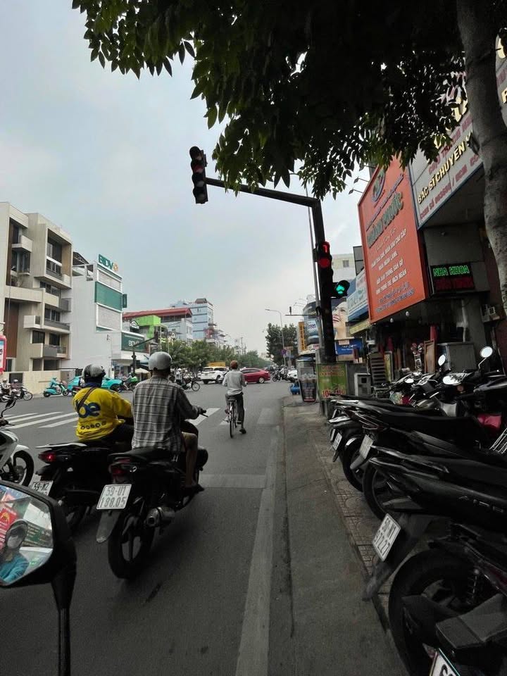 Bán nhà hẻm Lý Thái Tổ quận 10 38m² giá 5,2 tỷ - Đầu tư sinh lời tuyệt vời!