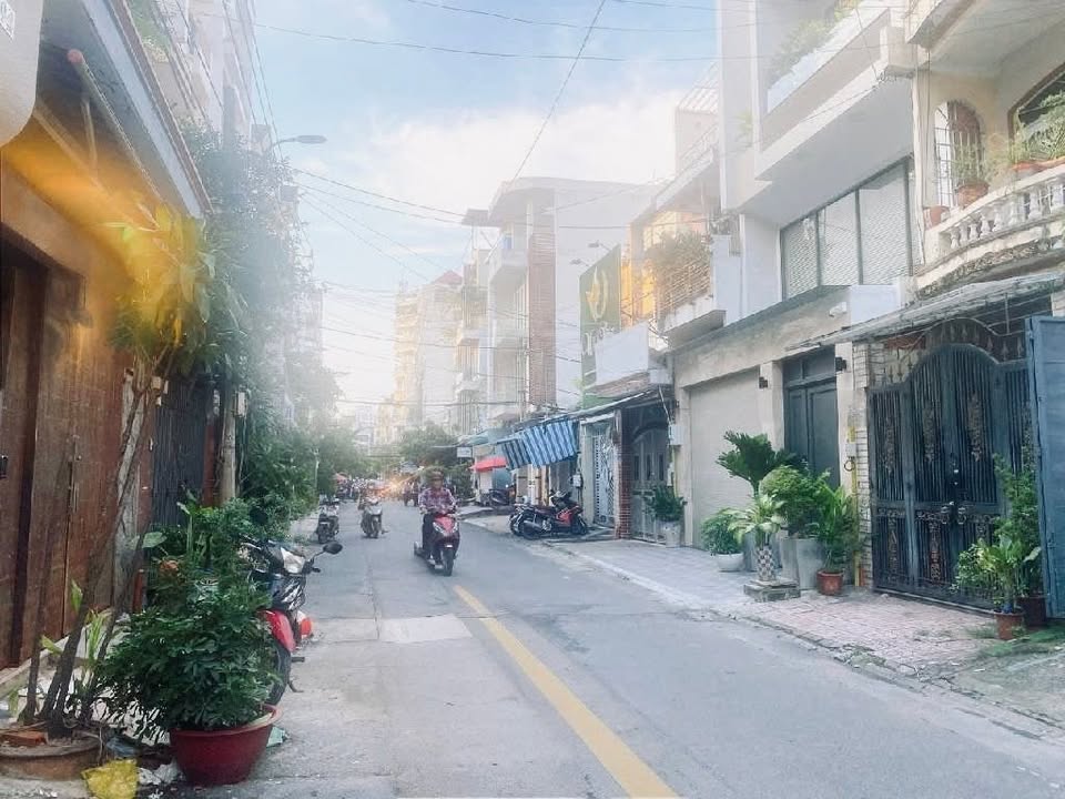 Nhà phố đường 3 Tháng 2, quận 10, 45m² giá 12,5 tỷ - Vị trí kinh doanh sầm uất!