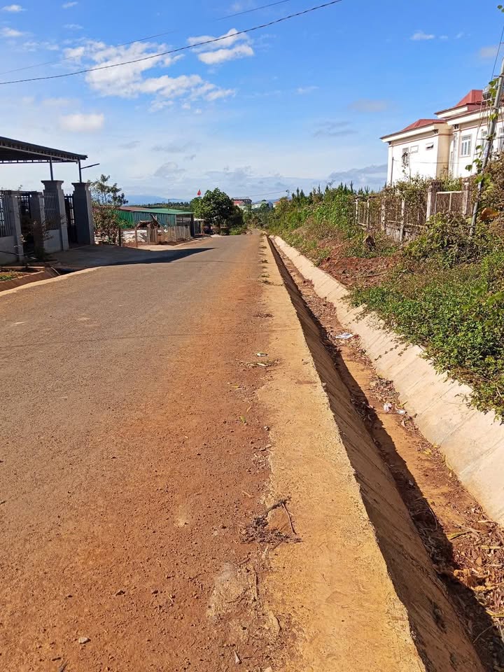 Đất thổ cư Đắk R'Măng 600m² giá chỉ 1.4 tỷ - Sổ hồng chính chủ!