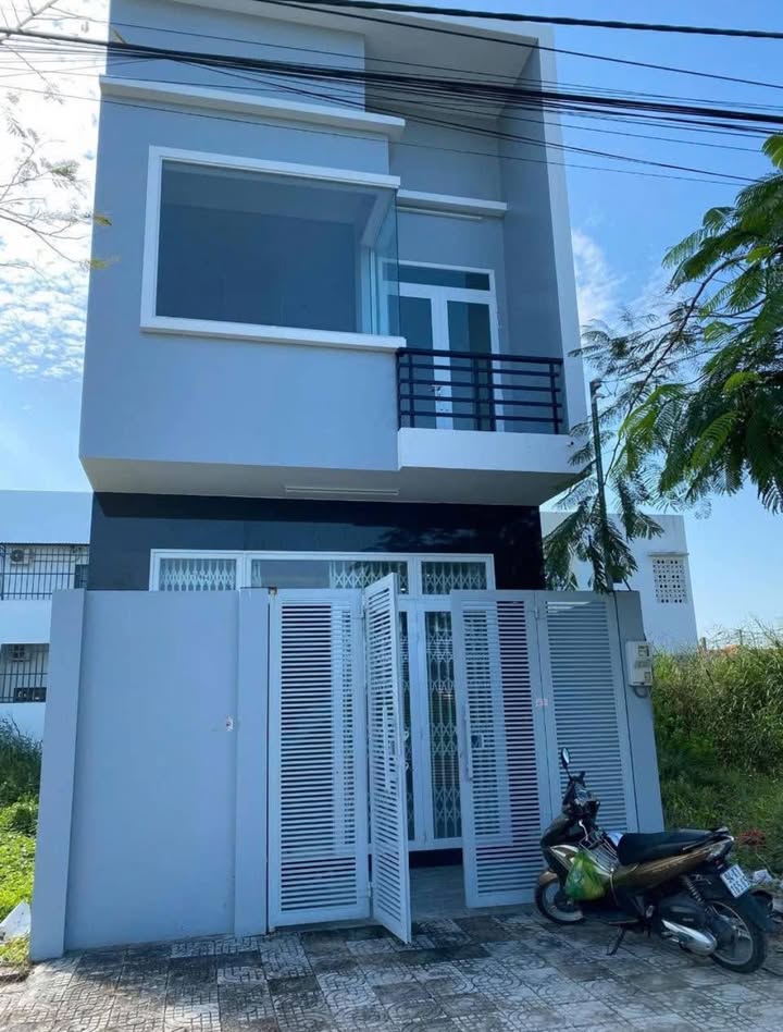 Nhà KĐT Hoàng Phát Bạc Liêu 100m² giá 2.3 tỷ - Chính chủ bán gấp!