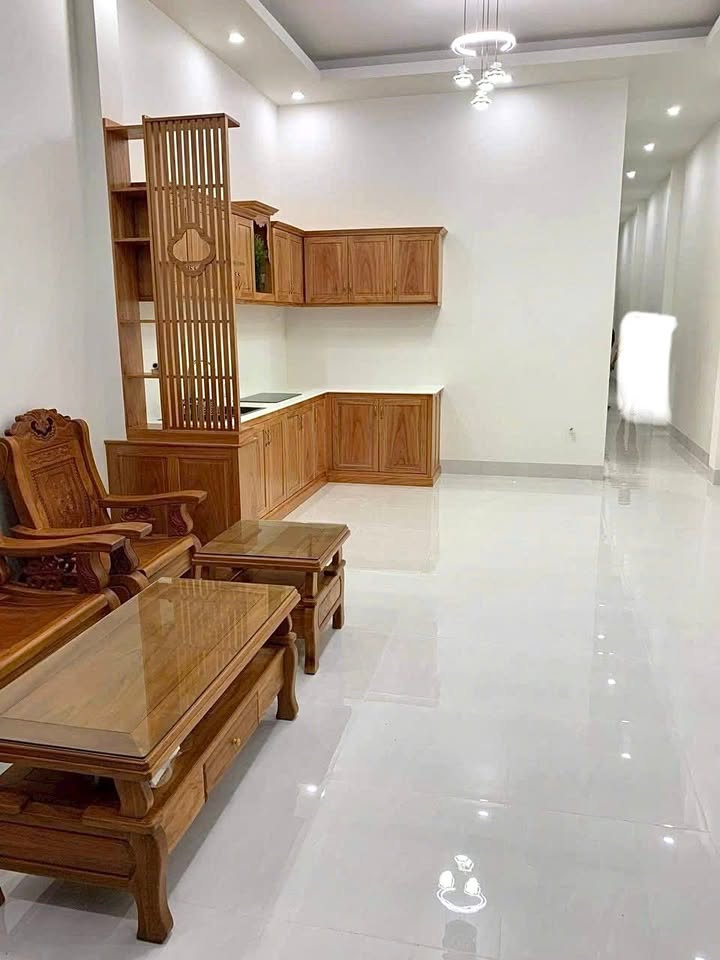 Nhà cấp 4 mặt tiền đường Đồng Khởi, Bạc Liêu 92m² giá 1.67 tỷ - Sổ hồng đầy đủ, thương lượng ngay!